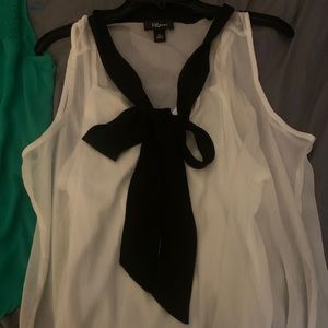 White and black IZ byer blouse